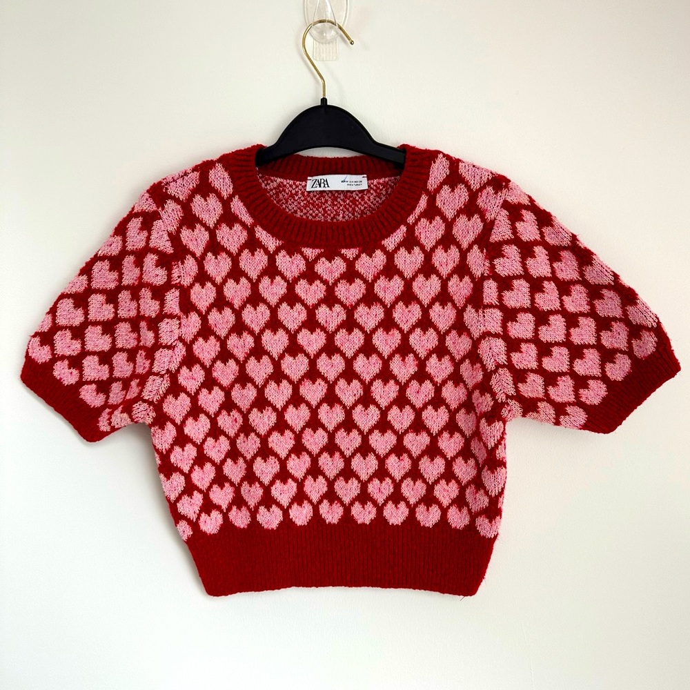 Zara M Medium Heart Boxy cropped short sleeve crew sweater red and pink